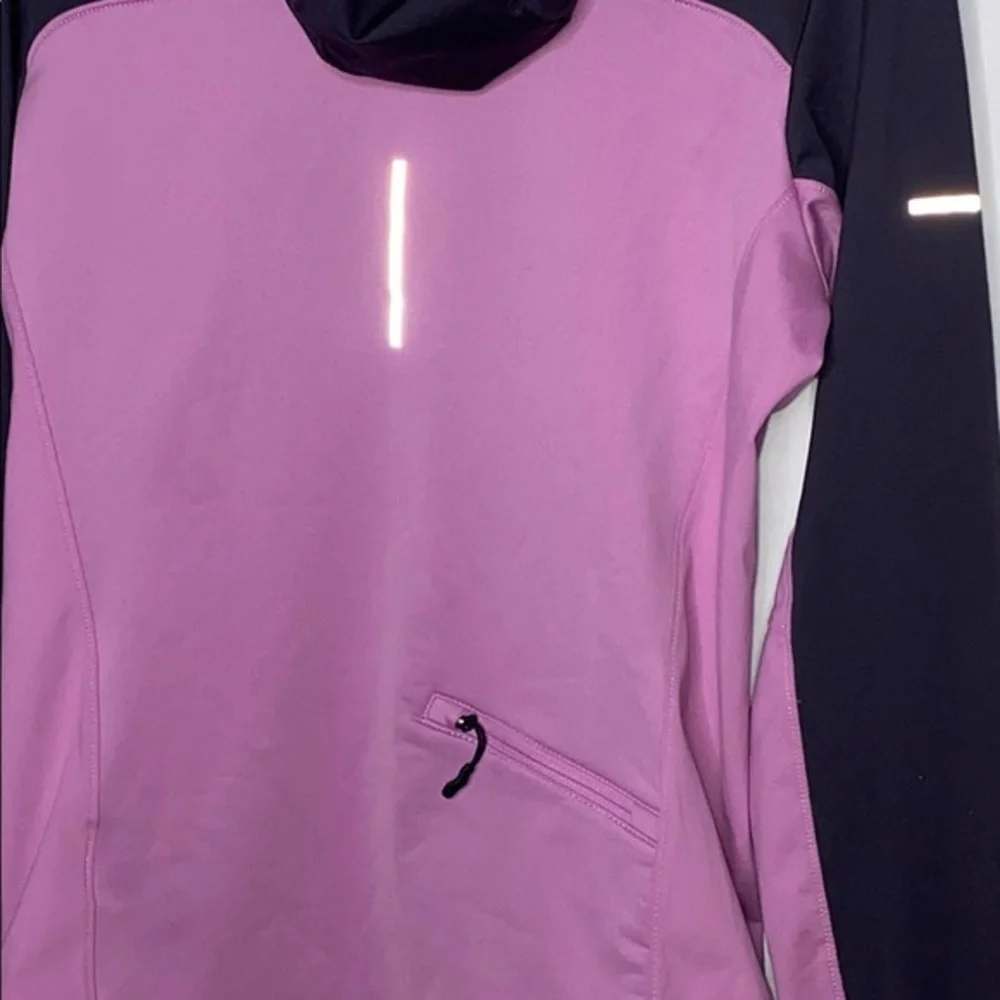 Nike Dri-FIT Running Hooded Long Sleeve Pullover with Thumb Holes